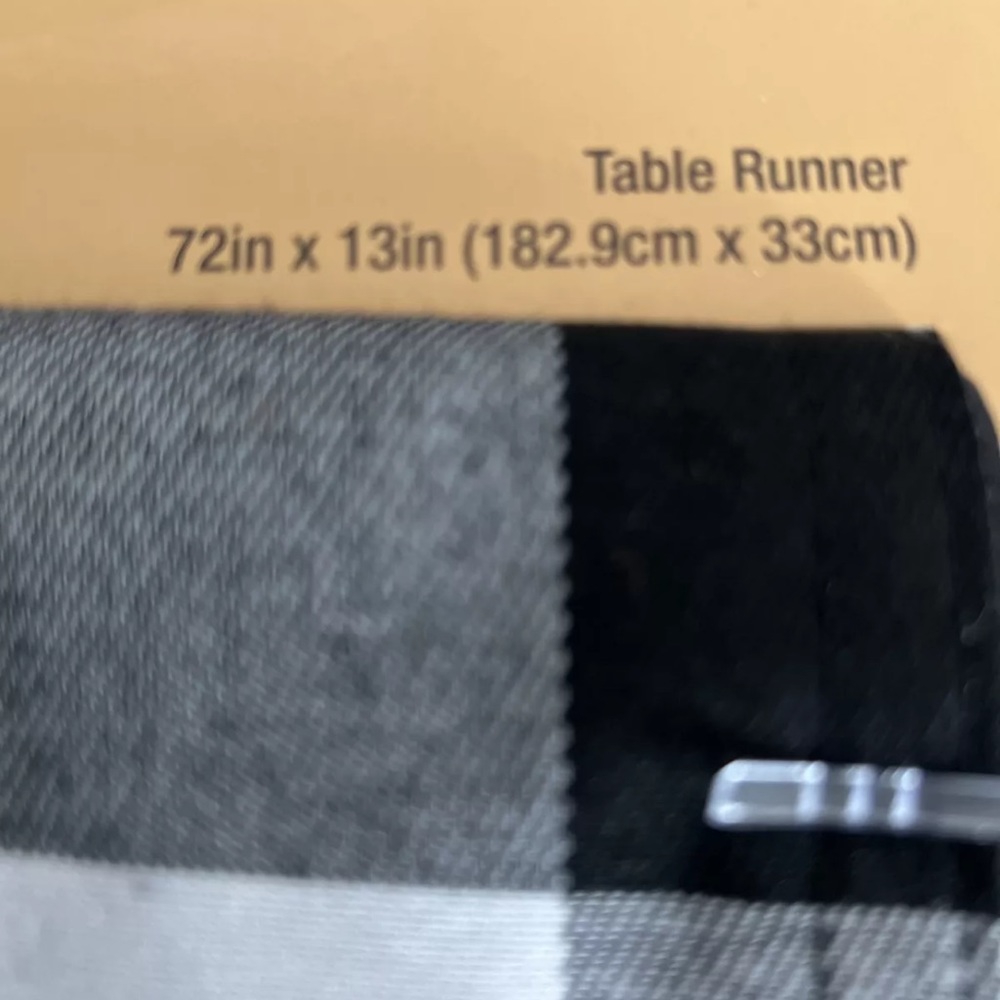 Buffalo plaid table runner - Picture 2 of 2